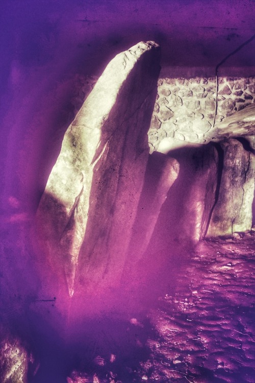 Barclodiad y Gawres Prehistoric Burial Chamber Interior and Exterior, Anglesey, North Wales, 21.7.18