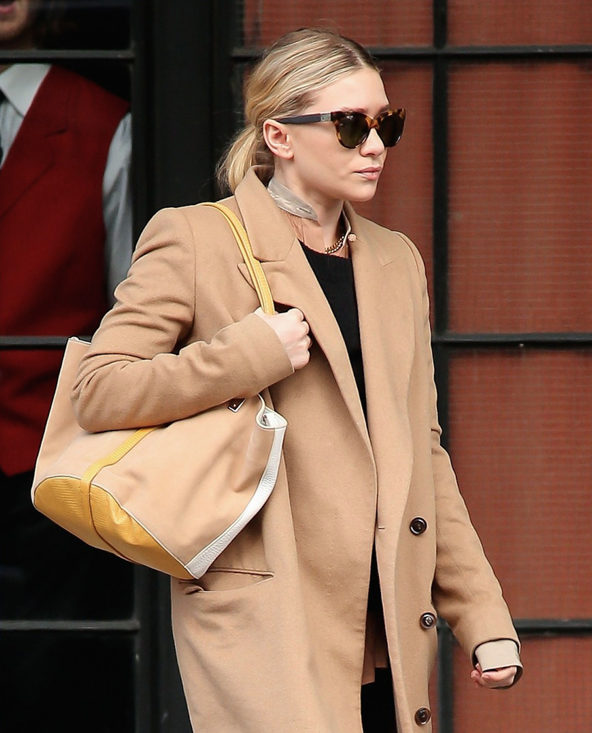 celebritystyleee:  Celebrity style blog. Ashley Olsen