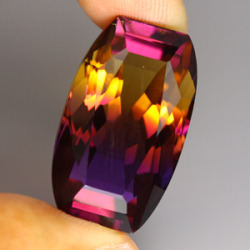 daftdanielle:  sixpenceee:  This is the ametrine,