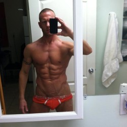 dudes-at-noon:  Aaron Savvy