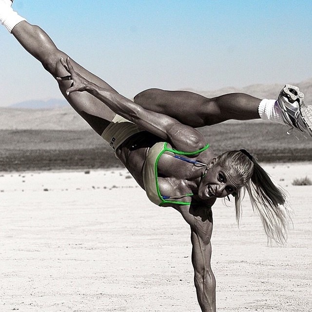 the-training-room:  Ms. Regiane Silva sexy and powerful!! Amazing Fitness Athlete