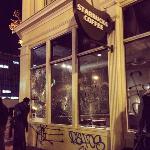 yosantos:Your pumpkin spice latte will have to wait #Oakland #Ferguson #blacklivesmatter