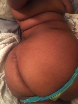 chubbyychocolate:  It’s supposed to be 101 degrees today. Suns out, buns out. 🌞🍑
