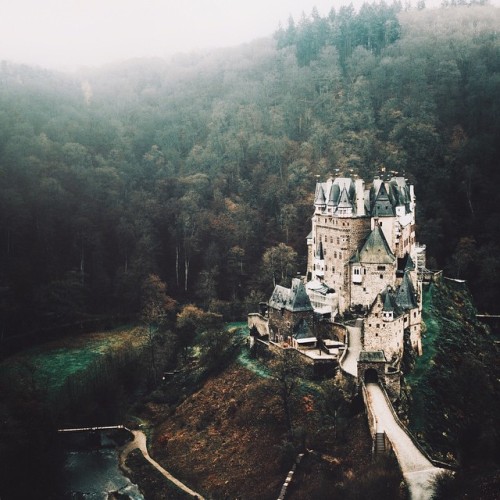 melodyandviolence: Burg Eltz  by  Hannes Becker (Eltz Castle is a medieval castle nestled 