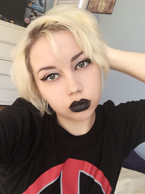 filthyfuckinvampire: when your girlfriend leaves her lipstick at your house so you put it on and try
