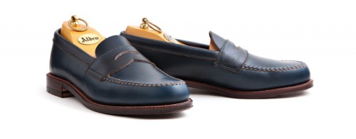 dressshoesandsneakers:  Alden Navy CXL Penny Loafer                                                                        Van Last, Unlined Navy Chromexcel, Flex Soleshttp://www.facebook.com/DressShoesandSneaker