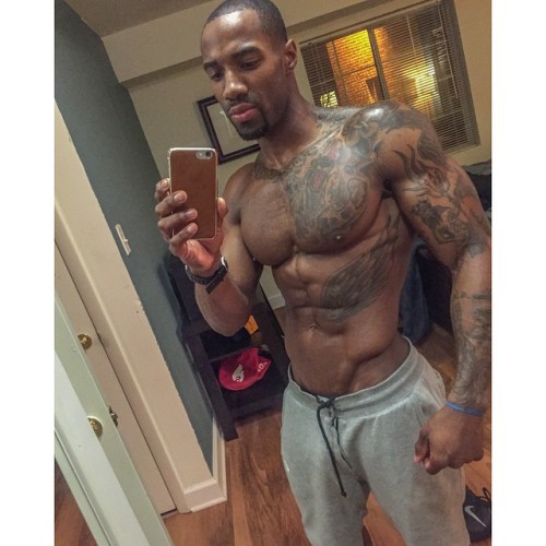 seeker310:    Kings  hot!! Bro got GREAT muscles!!  