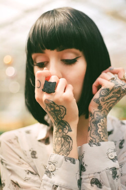 thedropdeadgirls:   Hannah Snowdon by Laura