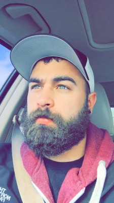 smalltownbigguy:  omglobitsalex:I tried to do an artsy selfie because Friday but my beard looks 2 colors.  holy fuck those eyes