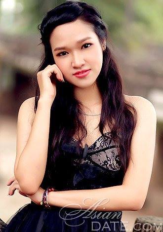 asiandate-ladies:Hoang Phuong Uyen is diverse. Sometimes she likes to #travel, but sometimes her fav