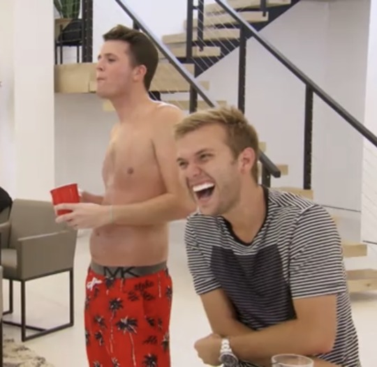 fat-male-celebrities:sixpackbellylover:Chase Chrisley on his new show ”Growing