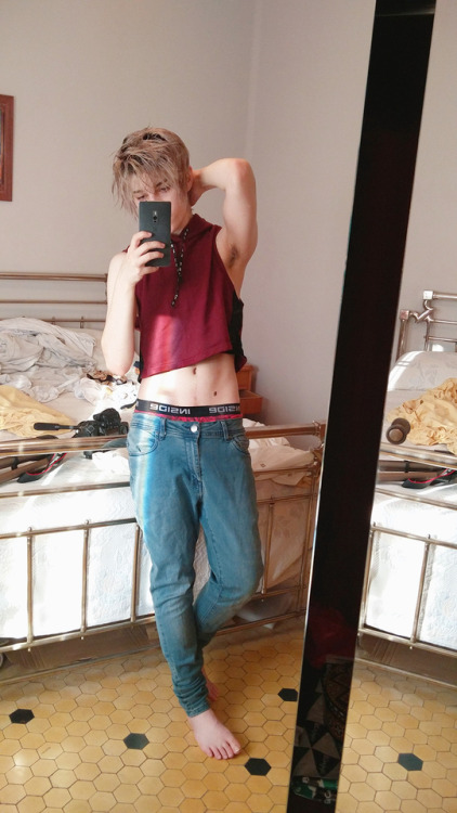 geheichous:  suck my d resscode ✨  croptop cause today the temperatures have lowered a bit so I’m gonna stop procrastinating while being nakey at home and go out and do stuff