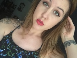 aj0hnson:  Awfully pale for a florida girl