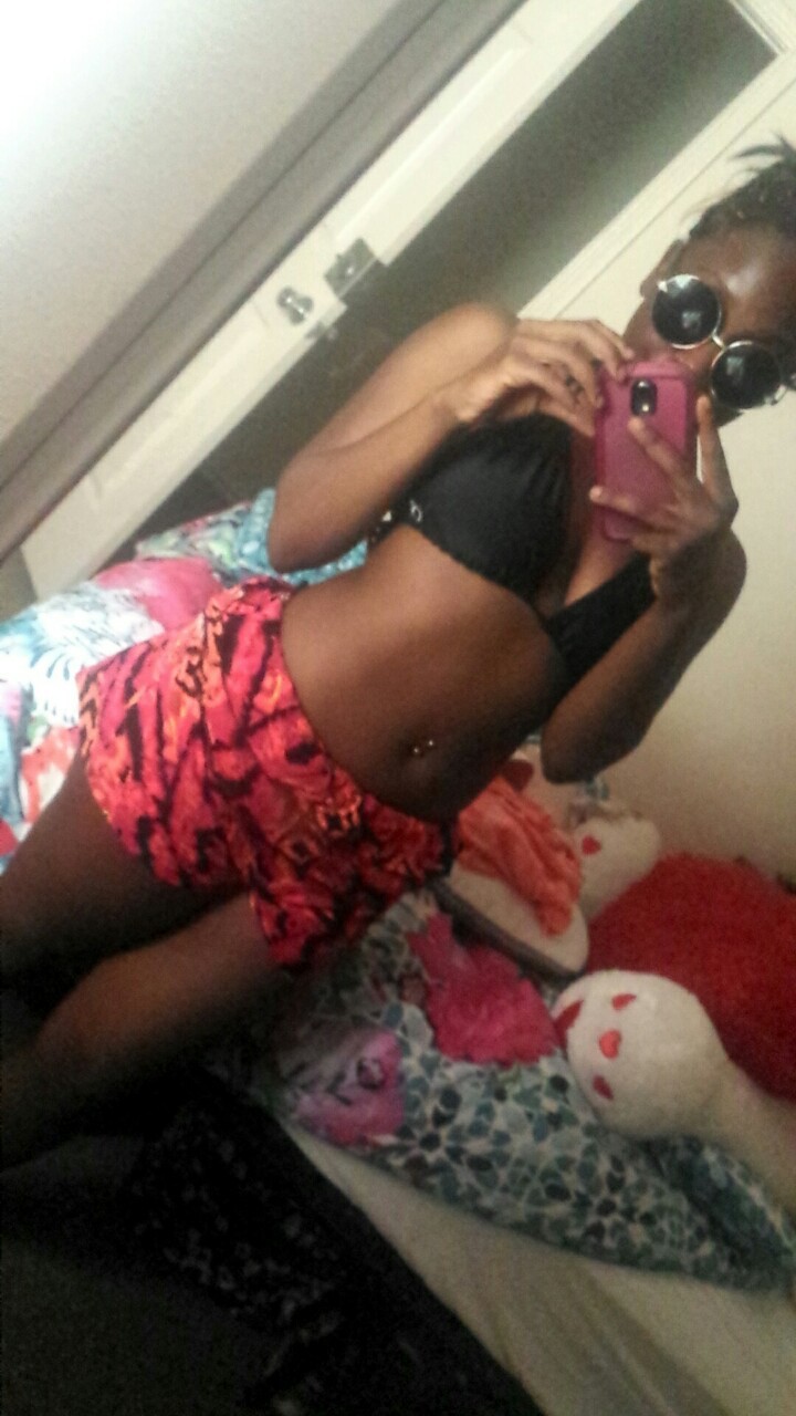 poshsauce:  Well the pools open so imma be nekkid all the time 