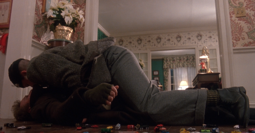 brothertedd:  Home Alone (1990), dir. Chris Columbus Cinematography by Julio Macat 