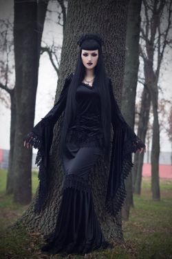 khunlatex:  gothicandamazing:    Model: Obsidian KerttuPhoto: John Wolfrik Clothing: Sinister - The Gothic ShopNecklace: AppleBite jewelryWelcome to Gothic and Amazing |www.gothicandamazing.org     Amazing! I like her style! Khunlatex  Absolutely gorgeous
