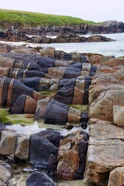 legendary-scholar:Rock formations at Hosta Beach - North Uist, Outer Hebrides, Scotland.