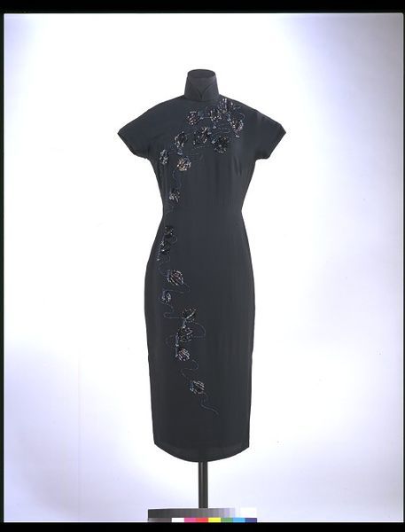 Qipao/Cheongsam1960-1970Hong Kong, China V&amp;A MuseumEmbroidered plain woven silk