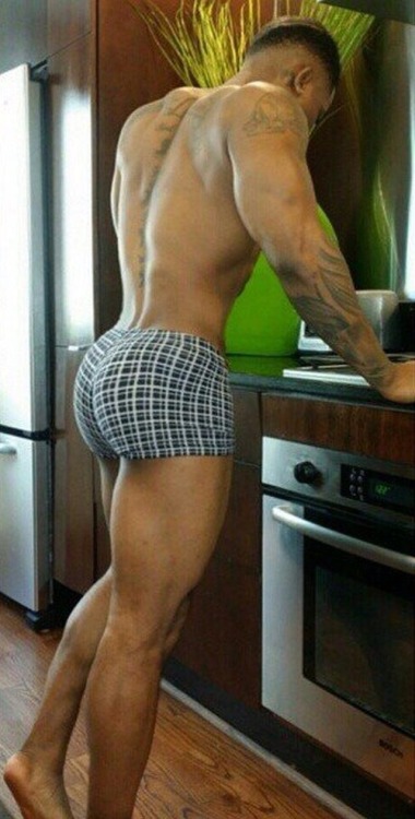 doyoulovemymen:  And the Oscar for best butt of the year goes to 