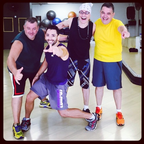 cerrege:#Men also play #Zumba! #academiacorpus #champagnat #fitness (em Academia Corpus)Awesome work