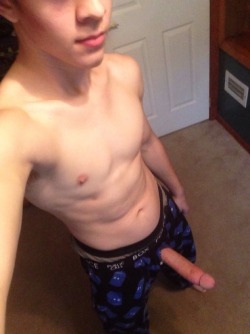 hyperflux:  bigpaulfan:  8256peter:  b-o-y-c-r-u-s-h:  submit your nudes here X  I want to taste his cock and cum!!