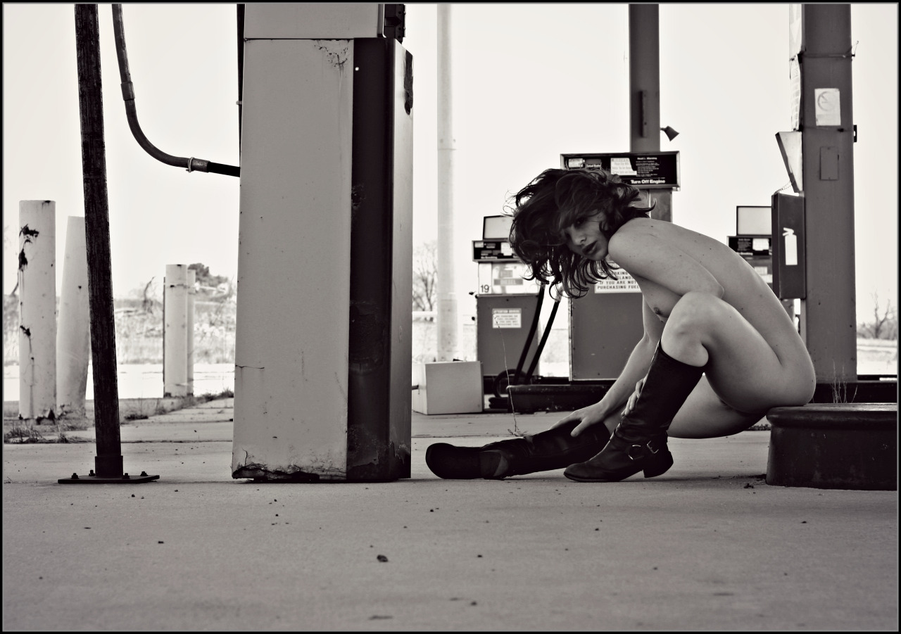 vinnysphotoblog:  “Chasing Tumbleweeds”Model- Nathalia Rhodes4/19/15