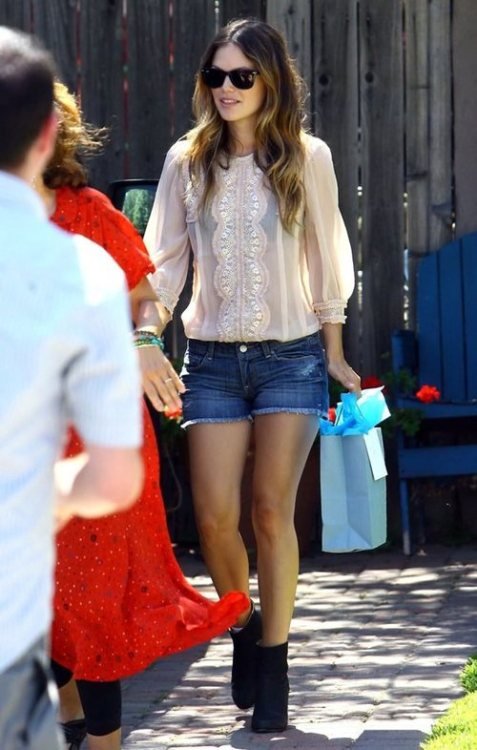 Google Image Result for www.lenapenteado.com/wp-content/uploads/2013/07/how-to-wear-shorts-le