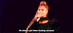 hotasice:  Beyoncé performing Sorry (Düsseldorf,