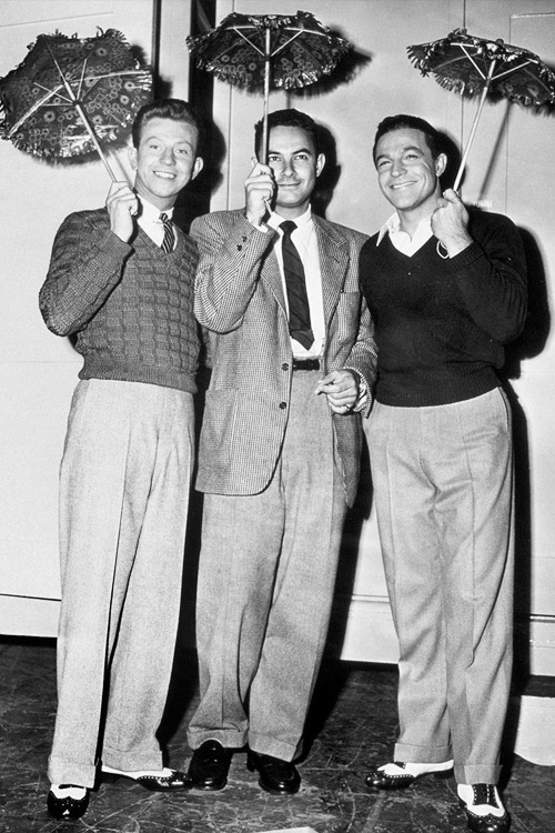 avagardner:Donald O’Connor, director Stanley Donen and Gene Kelly on the set of Singin’ in the Rain,