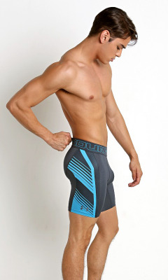 twiktyme:  undiedude2:  Scott Gardner wearing Under Amour Supervent 2.0 Mesh Compression Short, for International Jock  NICE!