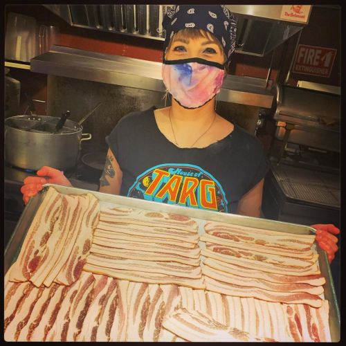 Wizard @bad_dais rocks a customized classic TARG T while prepping a tray of bacon for tonight’s serv