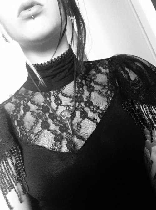 lilithlovegood: favorite blouse and favorite necklace c: 
