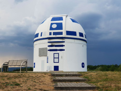 Itscolossal:  R2-D2 Appears To Sit On A German Hillside Thanks To A University Observatory’s