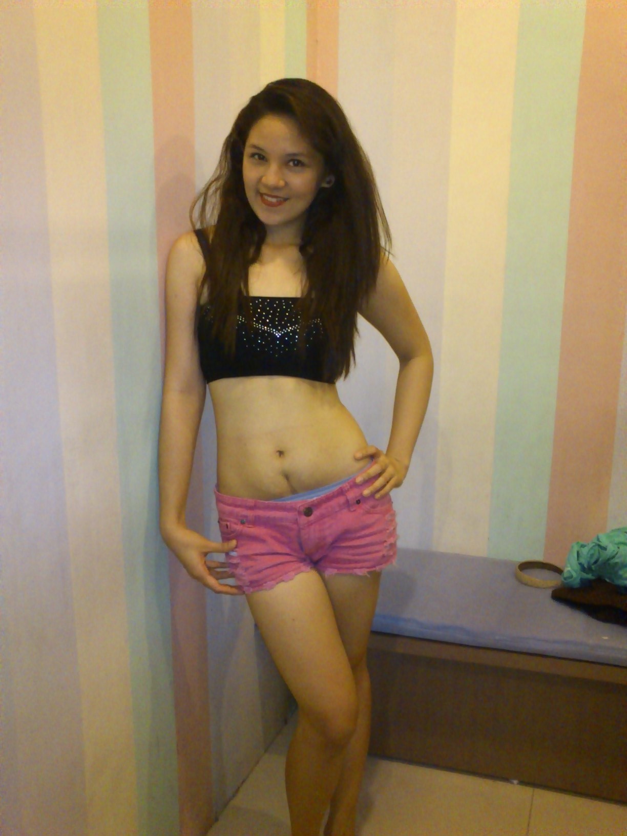konkek:  Series - 01  Submit your own pics on Kik or Snapchat to fyeahcellpics