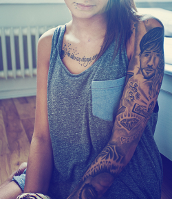 hello-i-m-lesbian:  - in love. 