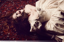 niiv:  Vampires from Noble Blood Vampire Chronicles by Viona Art I love vampires. Always have, always will. I also love Viona’s photography. I’ve been spending some time looking at photos of hers to inspire me for the vampire ball I will attend