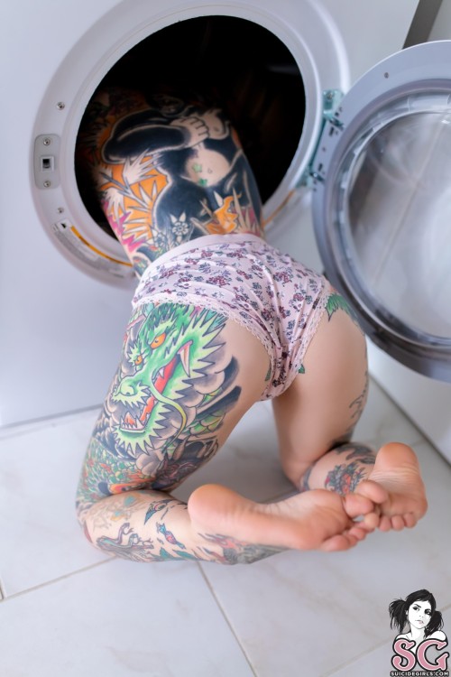 indestructiblevlad:TIGERLILLY SUICIDE - LAUNDRY DAY