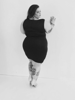 effyourbeautystandards:  Dat ass- on set