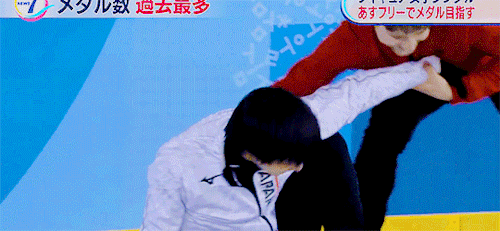 julialipnitskayas:Yuzuru Hanyu + attempting to speed skate (ft. Misha Ge, Boyang Jin, and Jun Hwan C