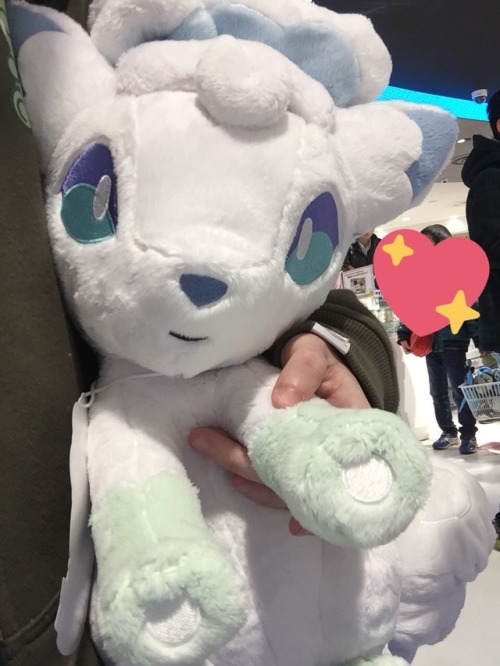 zombiemiki: 1:1 (ish) sized Lillie’s Alolan Vulpix plush (and me!) (Read more about this relea