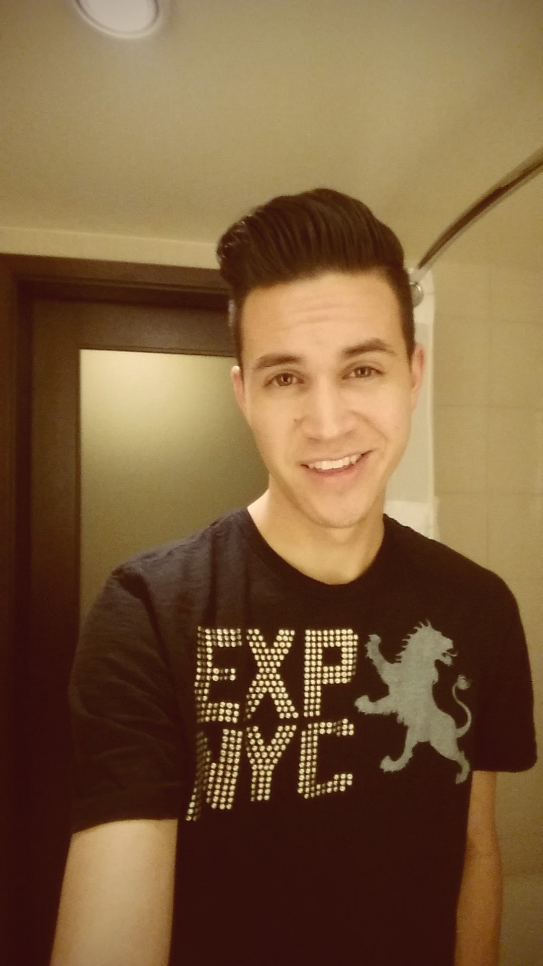 ericonraddd:i think this will be a daily thing. oops. but my hotel bathroom had really