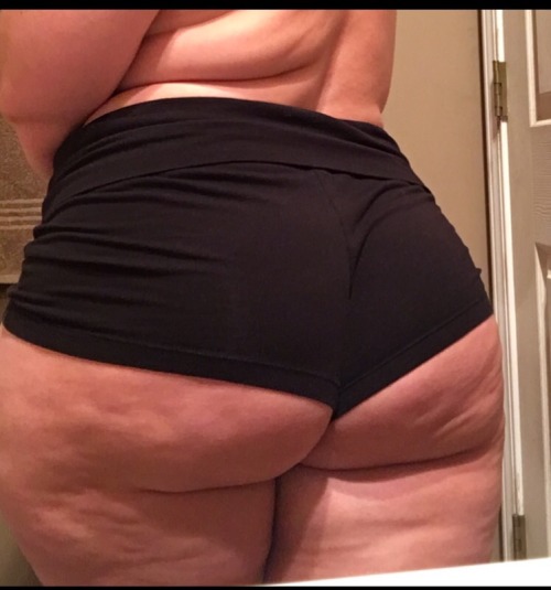 curvywhitebbw:  poundkakez:  The perfect length for shorts on a plump cellulite booty.  Here is pic from my previous account 🍑