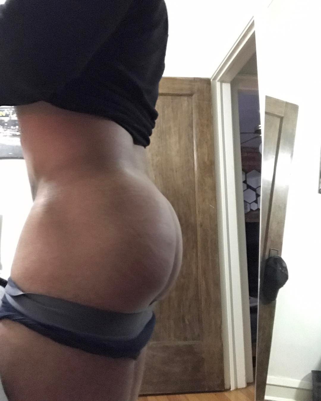 oooc30:  Had to post a face pic before posting another #booty pic, I’m posting