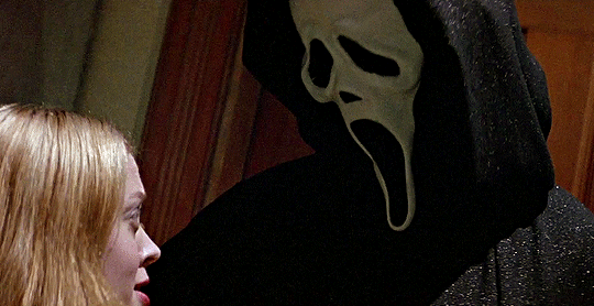 stars-bean:“No, please don’t kill me, Mr Ghost Face. I wanna be in the sequel!”Scream