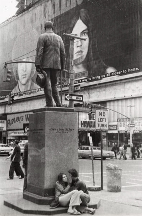 joeinct:  Untitles, NYC, Photo by Louis Faurer, 1970