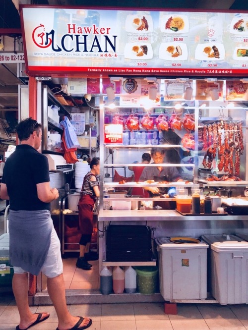 .
We treat all our guests to Michelin Star Restaurant.
Ok only in Singapore and only to this particular restaurant… the famous S$2 chicken rice 1 Michelin Star hawker Place ;-)