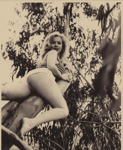 heart-shaped-apple:Betty Brosmer 