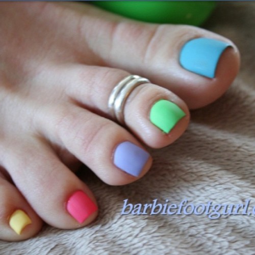 cumxxx:  My pastel colored easter toes! Come see my latest update at barbiefoogurl.com #bfg #barbiet