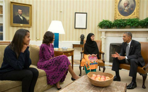 thepoliticalfreakshow:Malala Yousafzai Meets President Obama, Asks Him To Stop Drone AttacksMalala Y