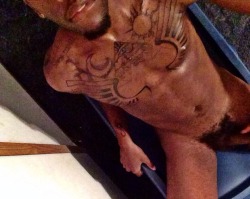 theblackclarkkent:  🙌😁MidNightSubmission😍🙌  MrNorthCarolina Is Completely Over His Shyness. He Wants Too Show Y'all His New Tatt Among Other Things 😋😛😍🙌🙌😁😁😁👏👏😛🙈🍆🍆💦💦  Go&amp;Fo👣ow Him Too 